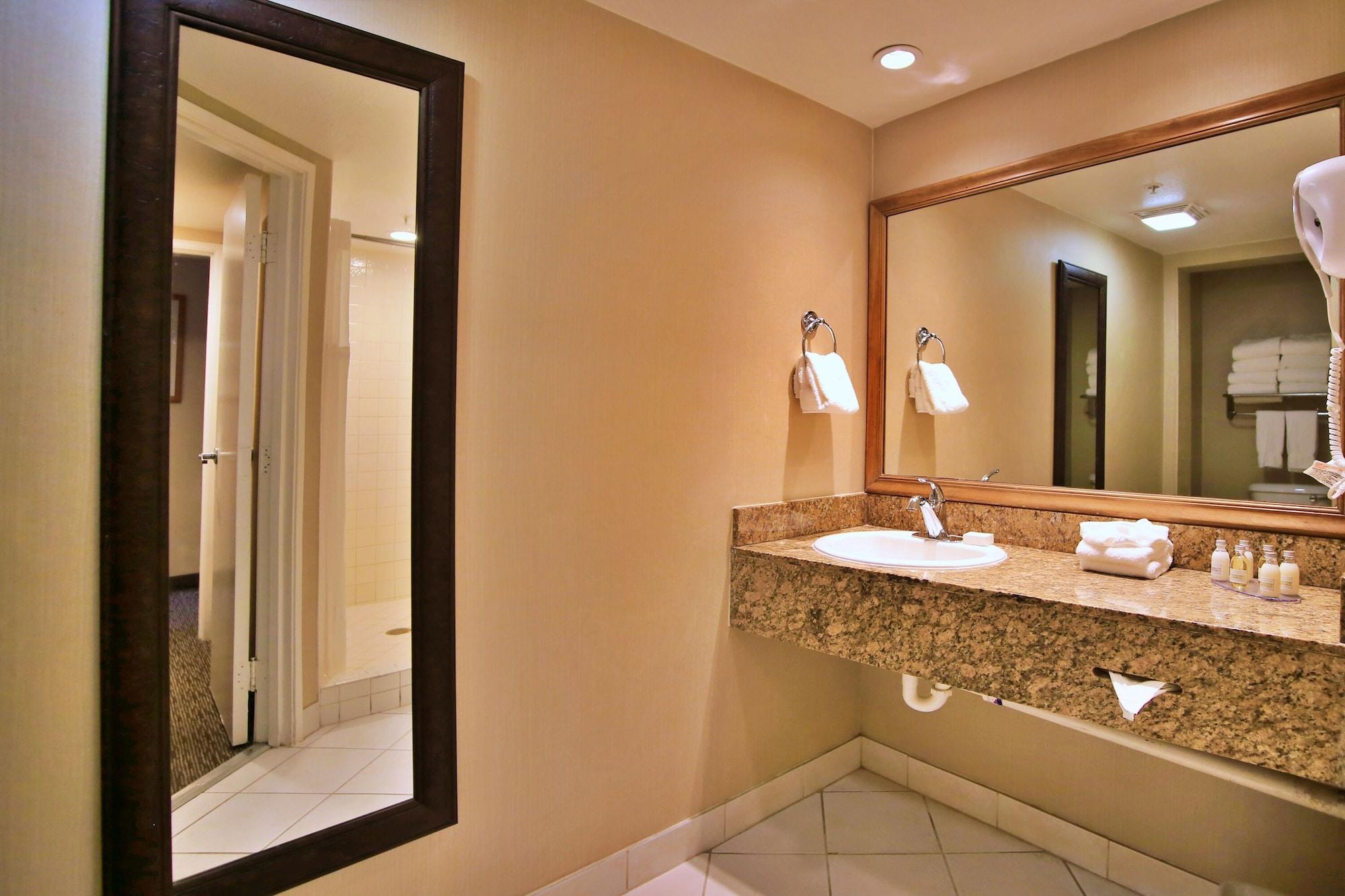Anaheim Portofino Inn & Suites Екстер'єр фото