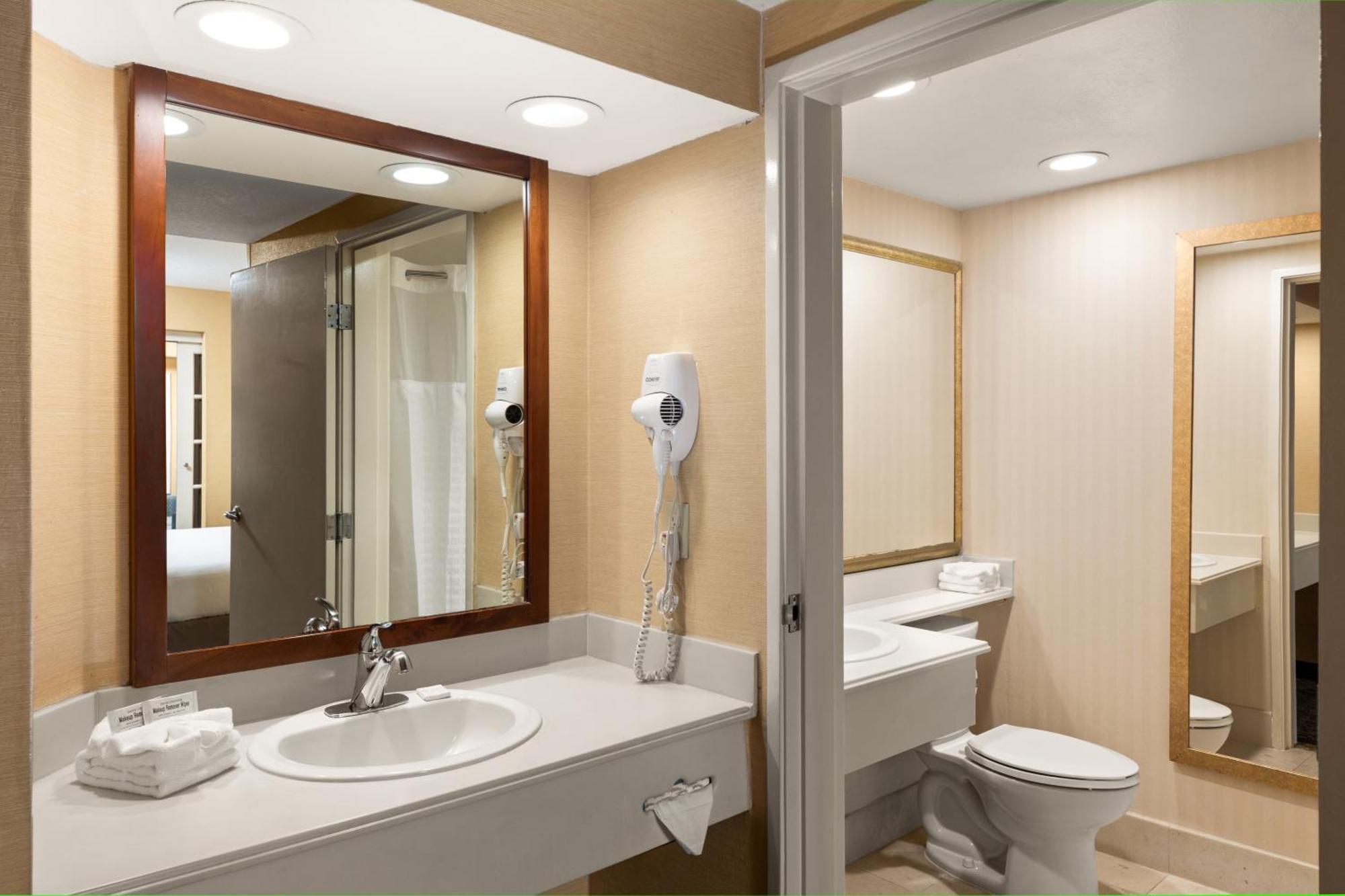Anaheim Portofino Inn & Suites Екстер'єр фото
