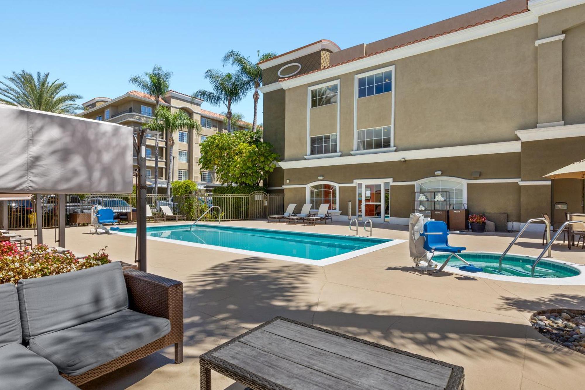 Anaheim Portofino Inn & Suites Екстер'єр фото