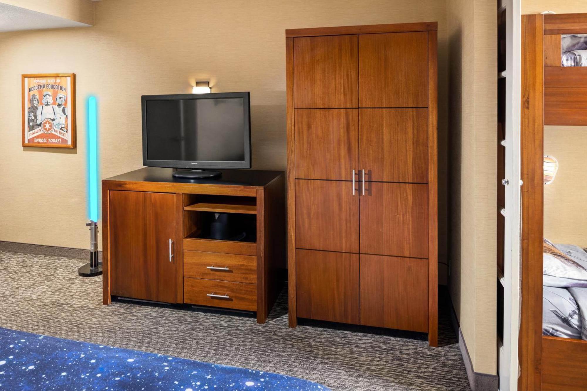 Anaheim Portofino Inn & Suites Екстер'єр фото
